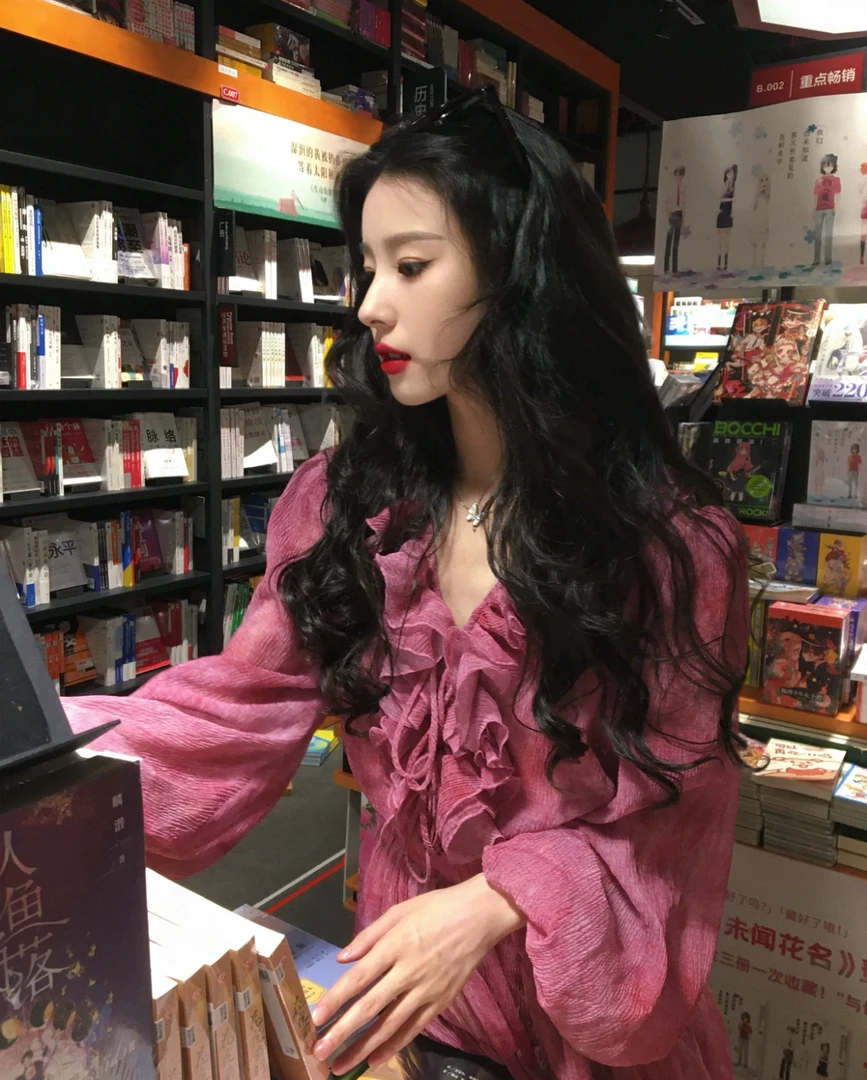 法式气质肌理纹氛围感早秋新款v领荷叶边衬衫女减龄显白百搭上衣
