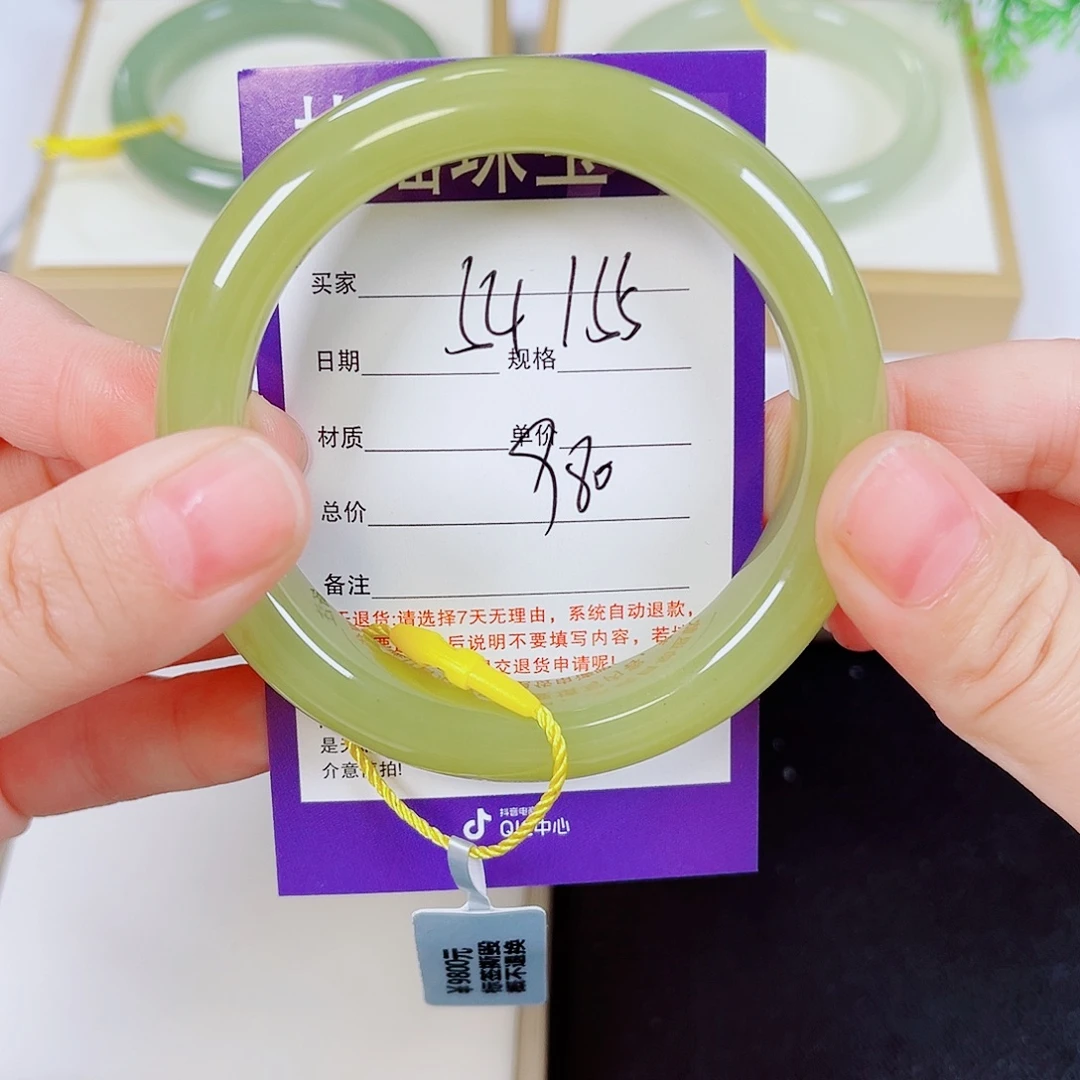 和田玉未镶嵌手镯