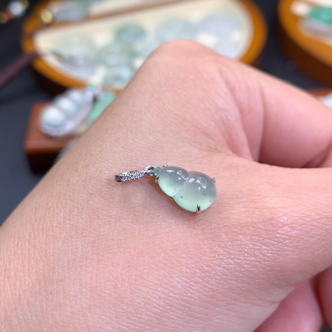 翡翠颈饰18K金镶嵌葫芦