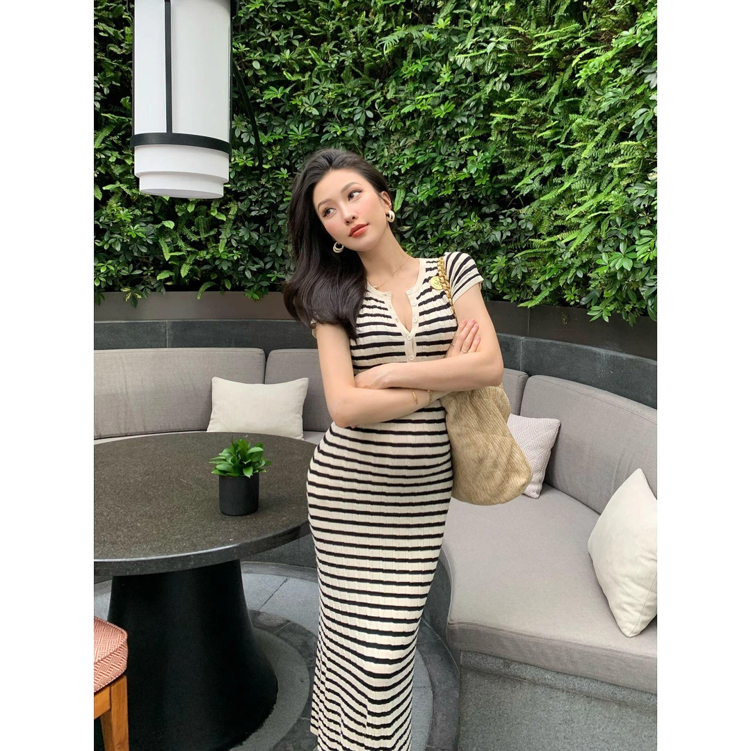 韩版纯欲风条纹收腰连衣裙女2025夏季新款洋气修身显瘦包臀长裙子