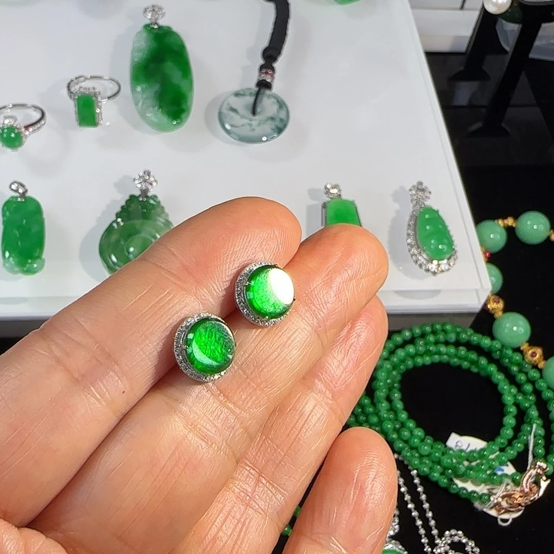 翡翠18K金镶嵌耳饰