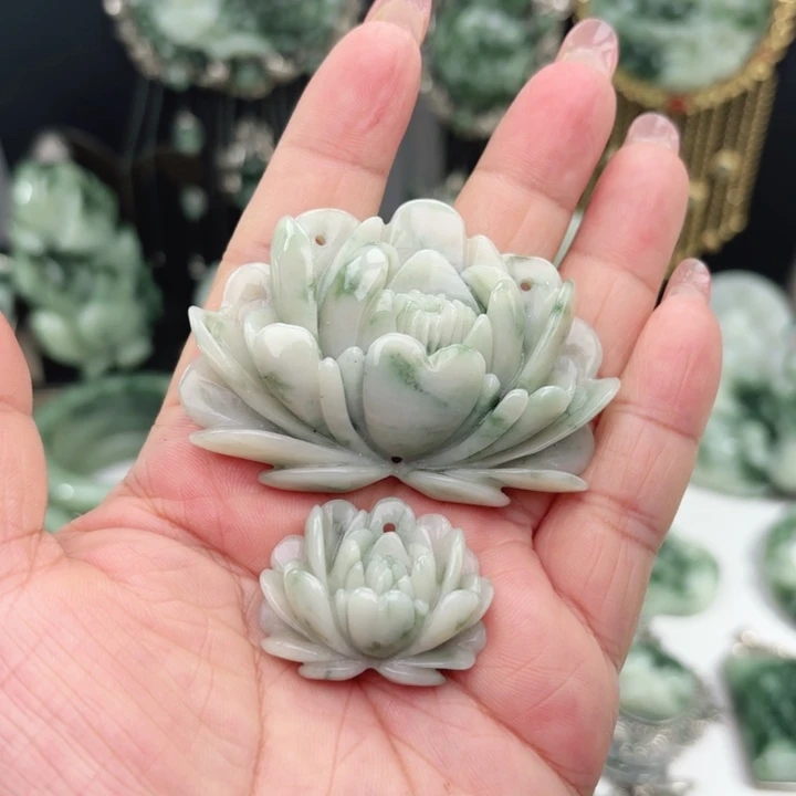 透闪石-蛇纹石玉未镶嵌颈饰