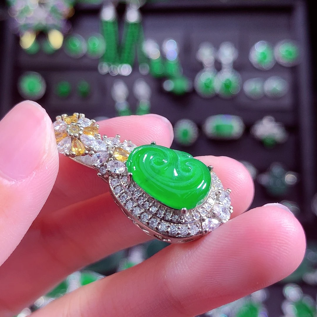 颈饰未镶嵌翡翠天然