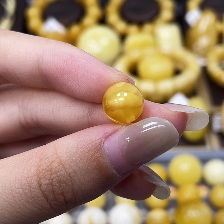 琥珀未镶嵌裸石9.9mm瑕 021