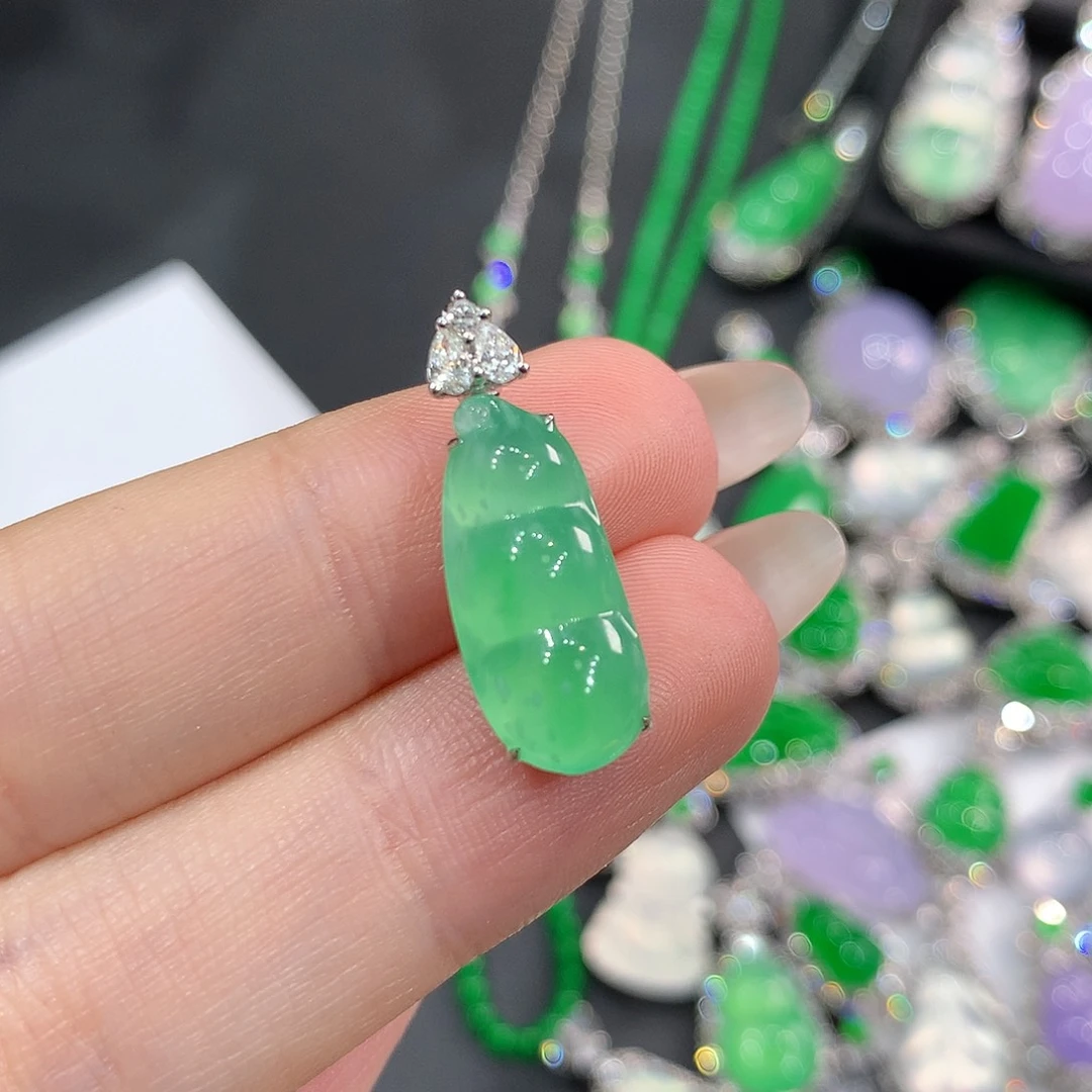 翡翠18K金镶嵌颈饰木那正冰甜绿豆子 48小时鉴赏期