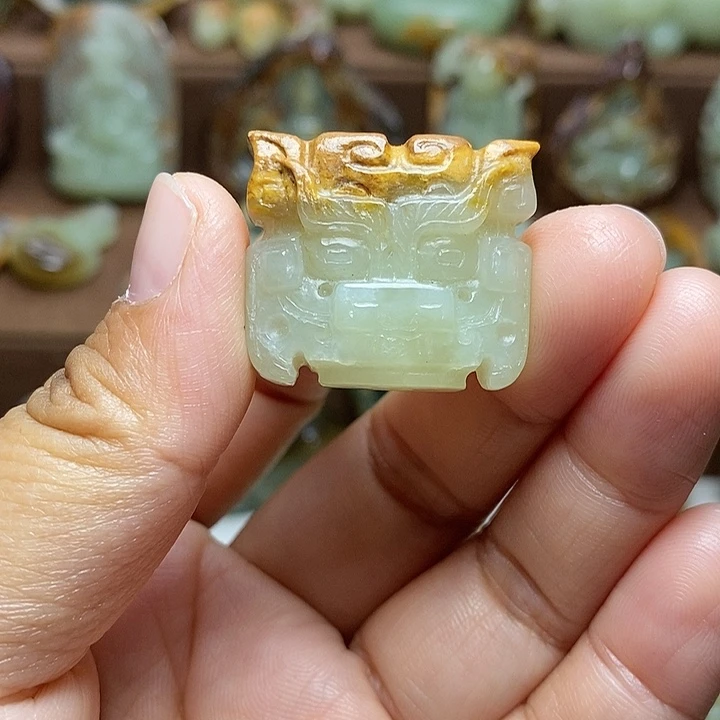 岫岩河磨玉（透闪石质玉）未镶嵌颈饰