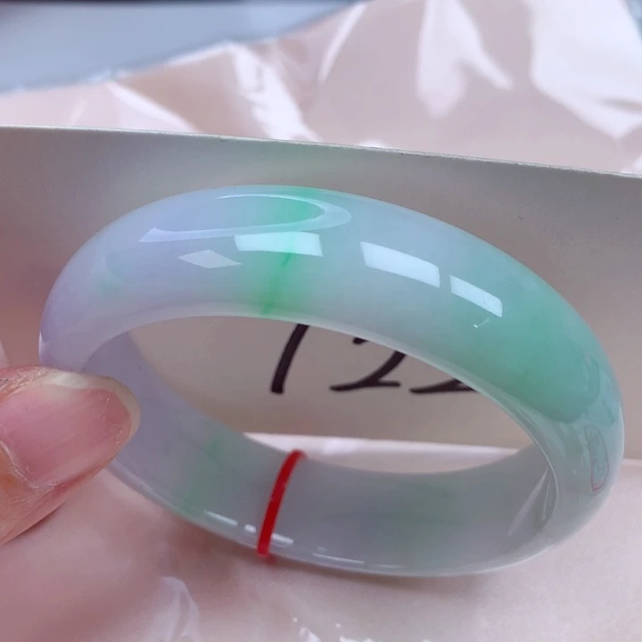 翡翠手镯未镶嵌翡翠