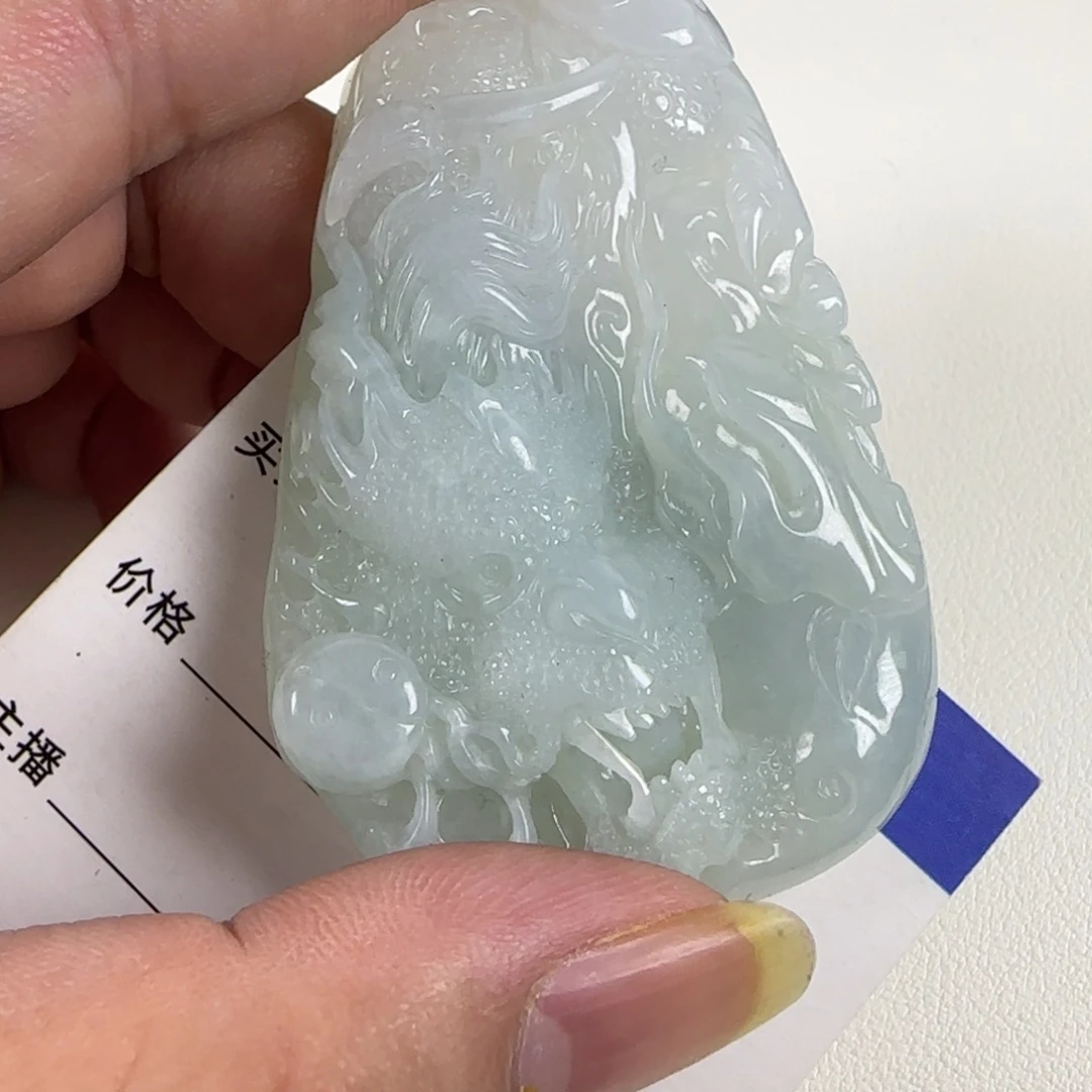 翡翠未镶嵌颈饰龙牌