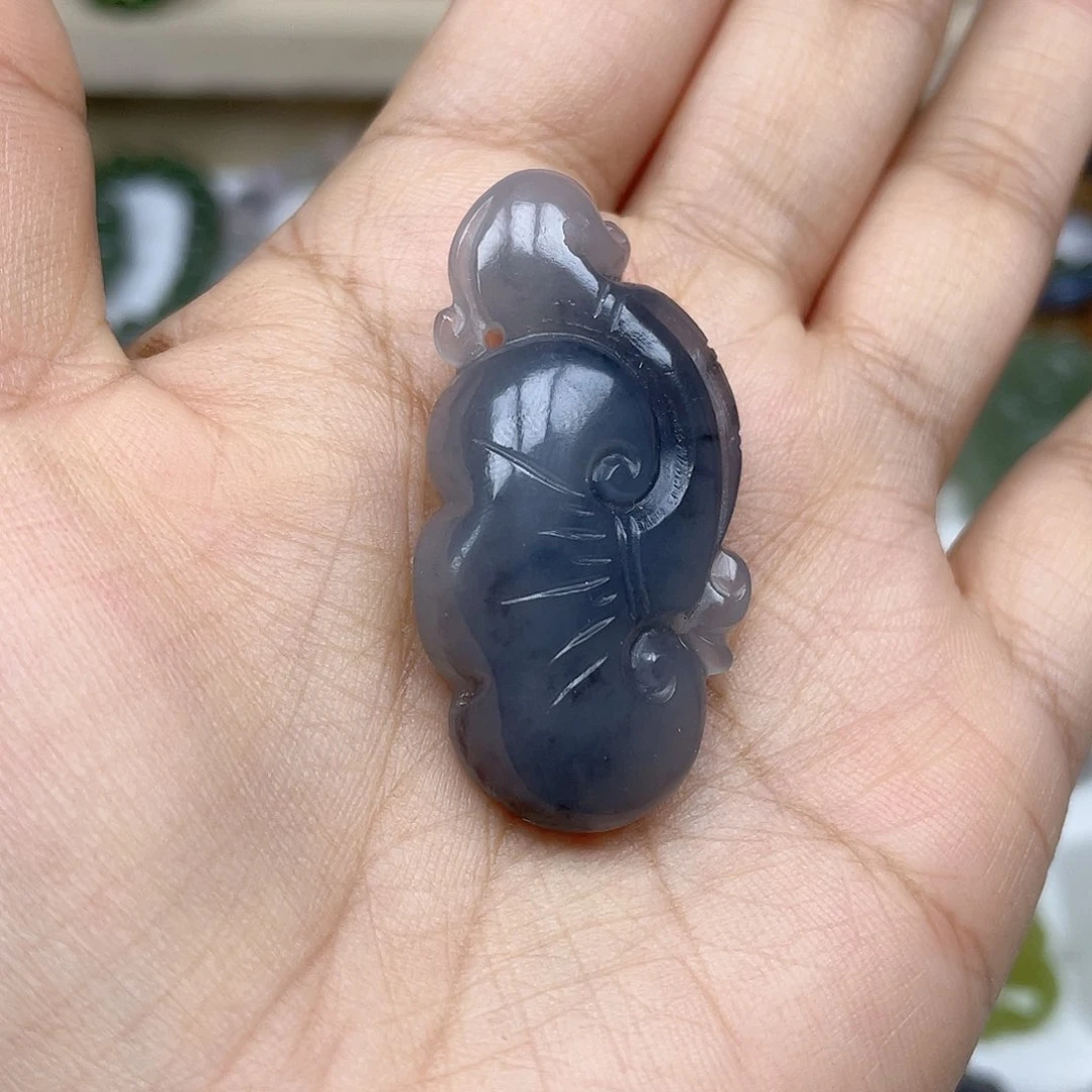 咔***咔和田玉未镶嵌颈饰