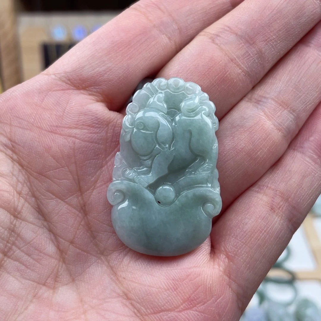 翡翠未镶嵌颈饰猪