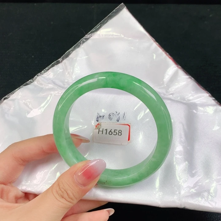 翡翠手镯未镶嵌天然翡翠手镯04