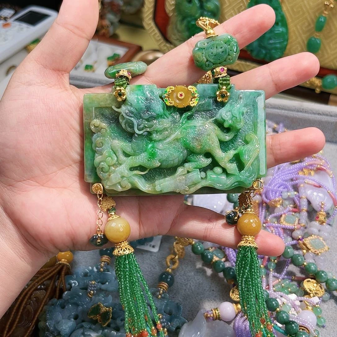【闪购商品】翡翠未镶嵌吊坠(赠链)
