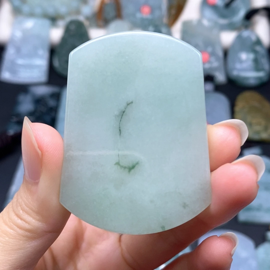 翡翠未镶嵌颈饰无事牌