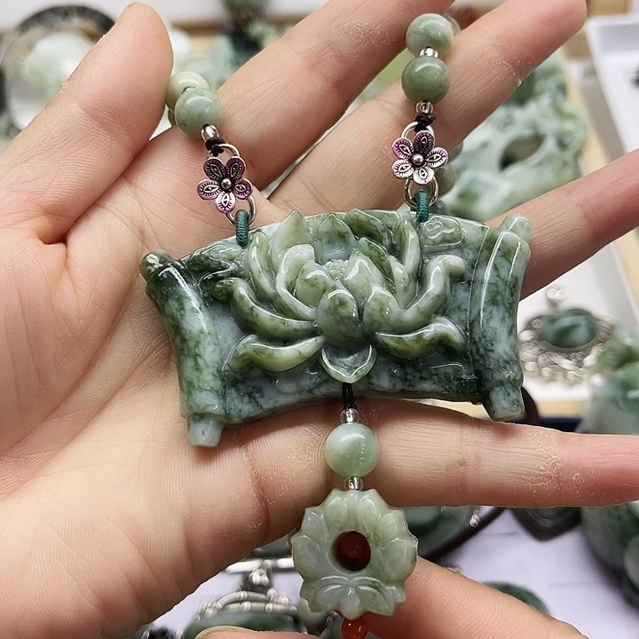 蛇纹石玉未镶嵌颈饰