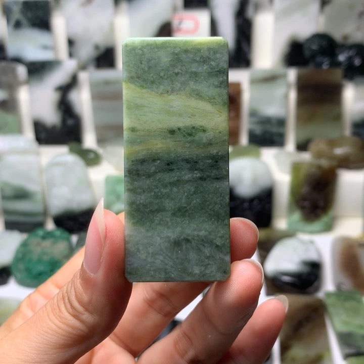 独山玉未镶嵌颈饰