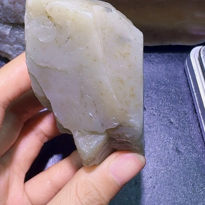 未镶嵌和田玉（糖玉）珠宝半成品