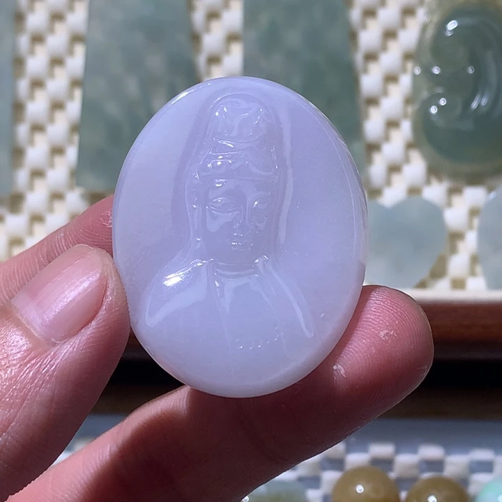 翡翠未镶嵌颈饰观音首