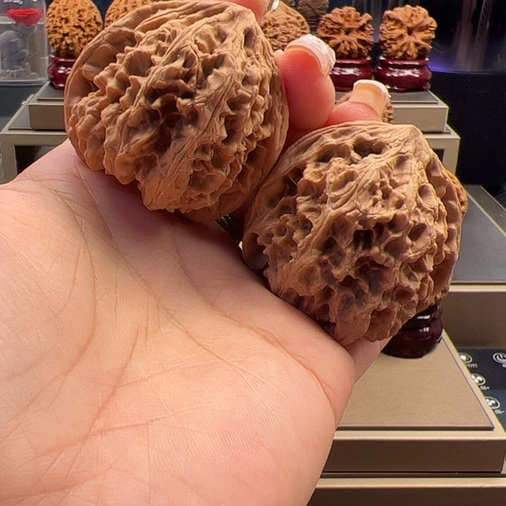 文玩核桃把件42 野牛 j-008