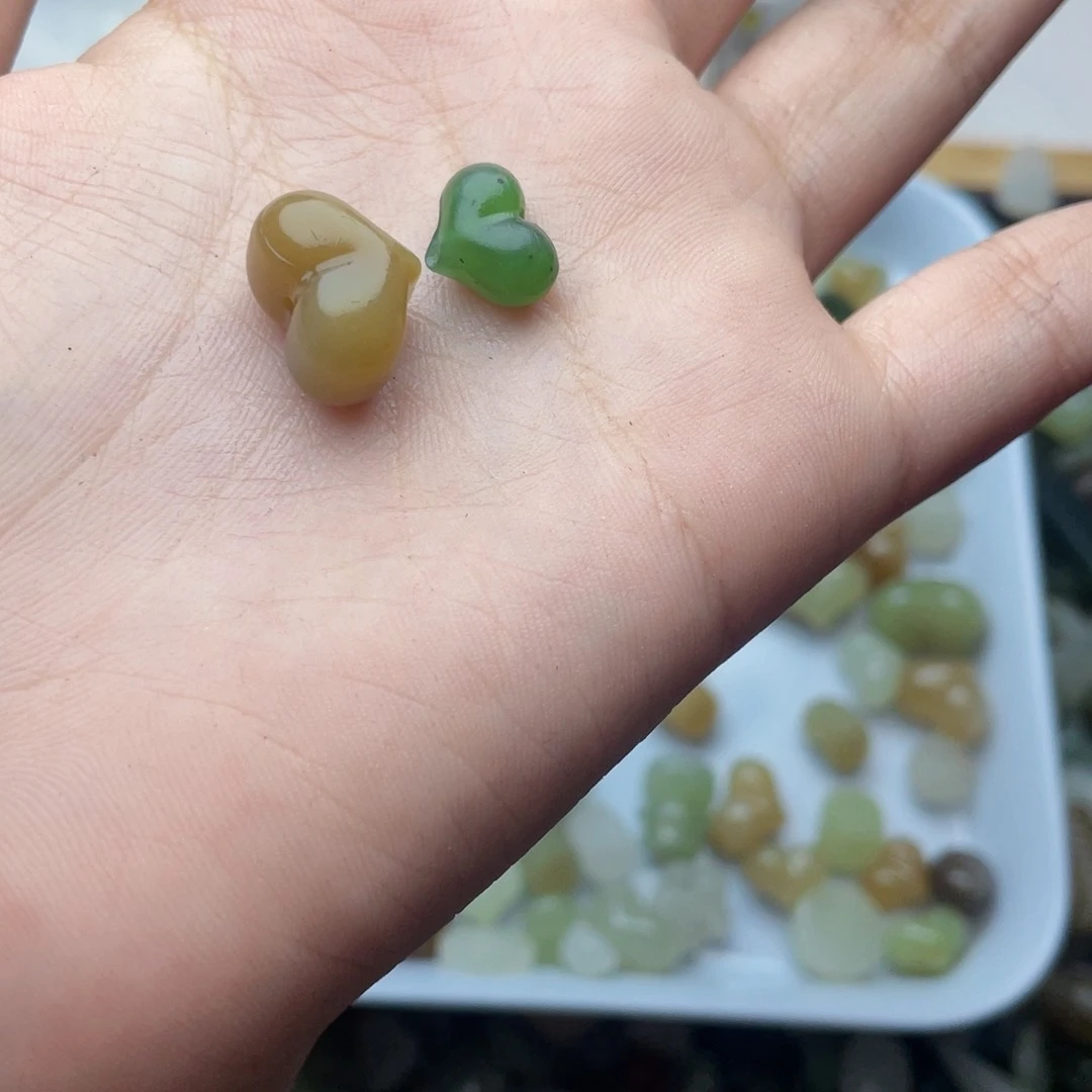 手链未镶嵌和田玉一****?