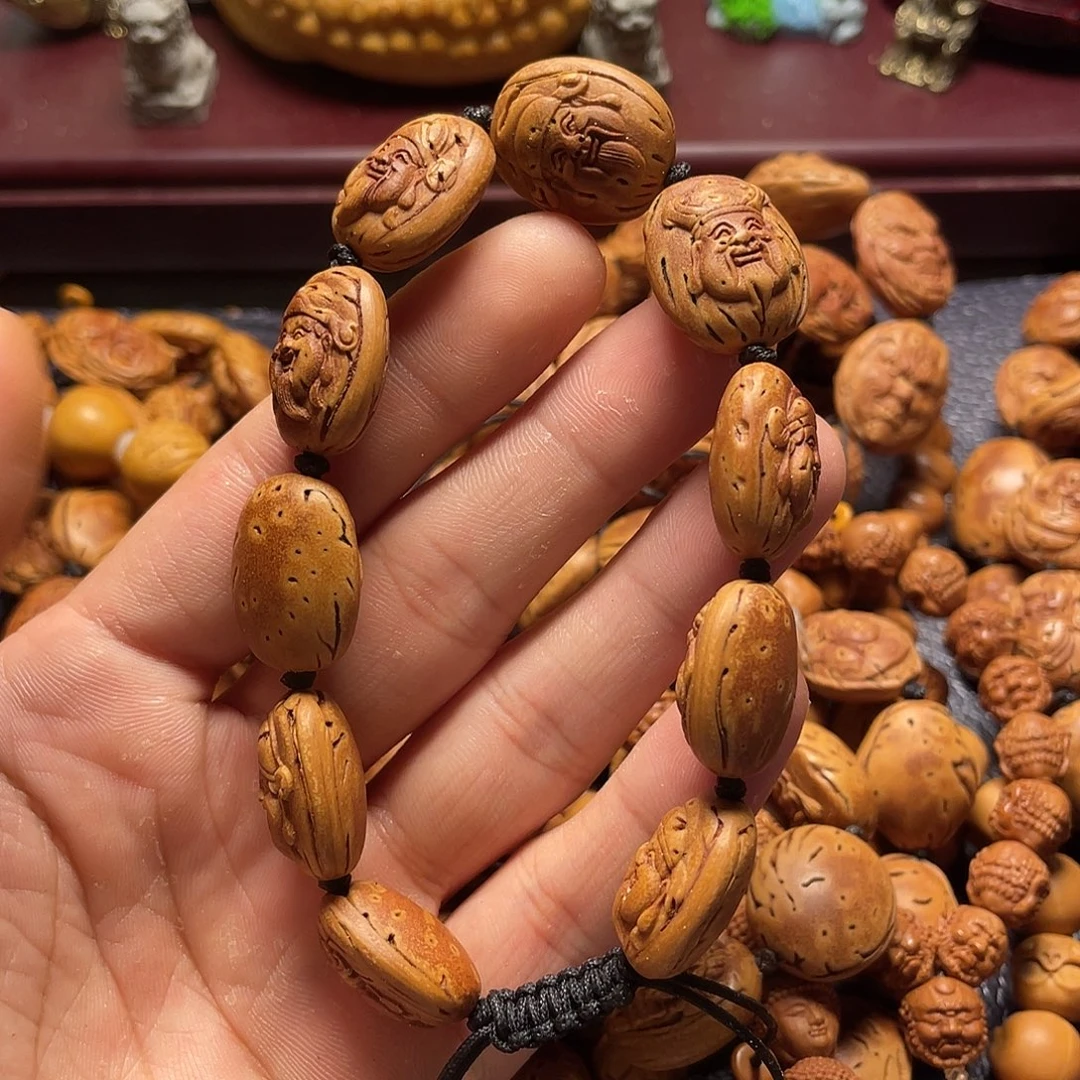 大桃核雕刻瑕疵财神头