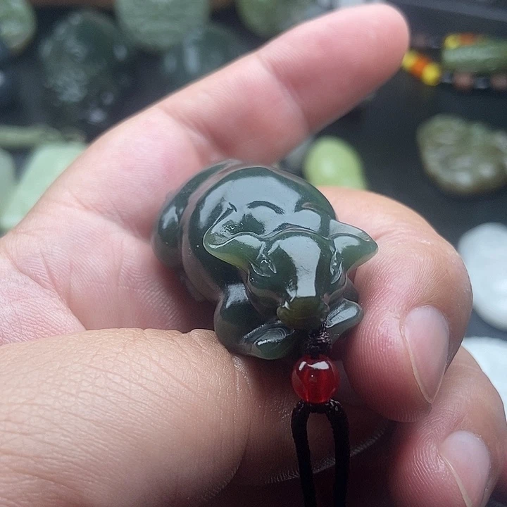 小***崽和田玉未镶嵌颈饰