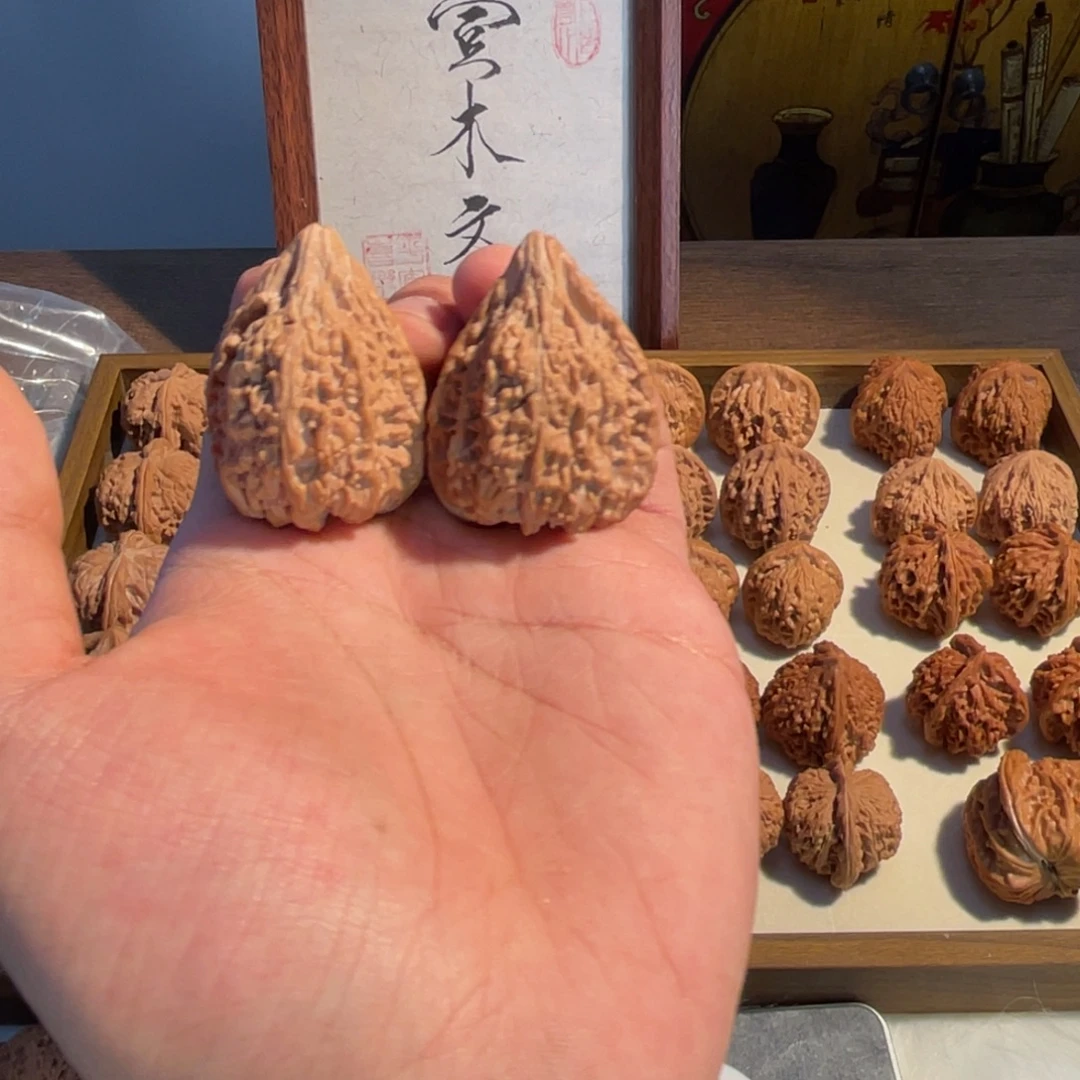 33塔尖微瑕文玩核桃