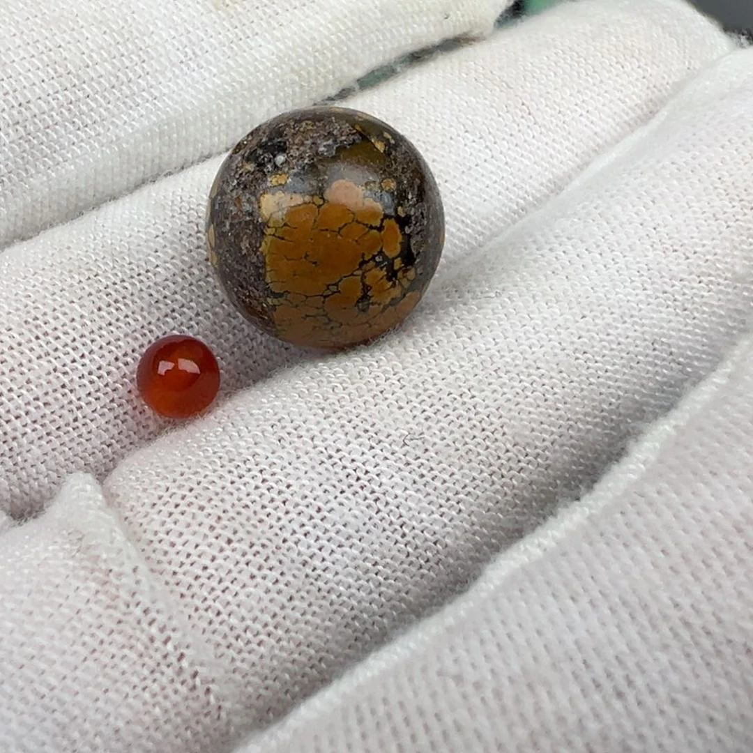 南红玛瑙配饰未镶嵌