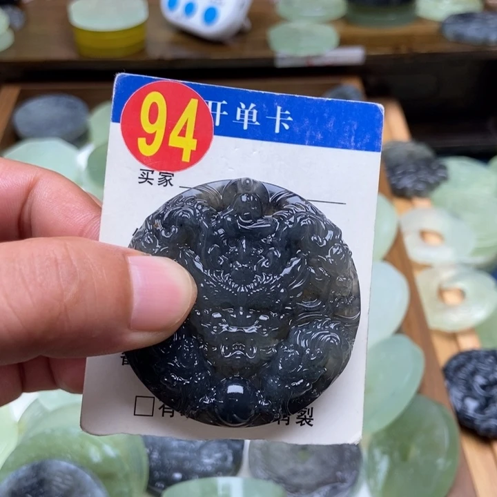 未镶嵌蛇纹石玉挂件听**雪