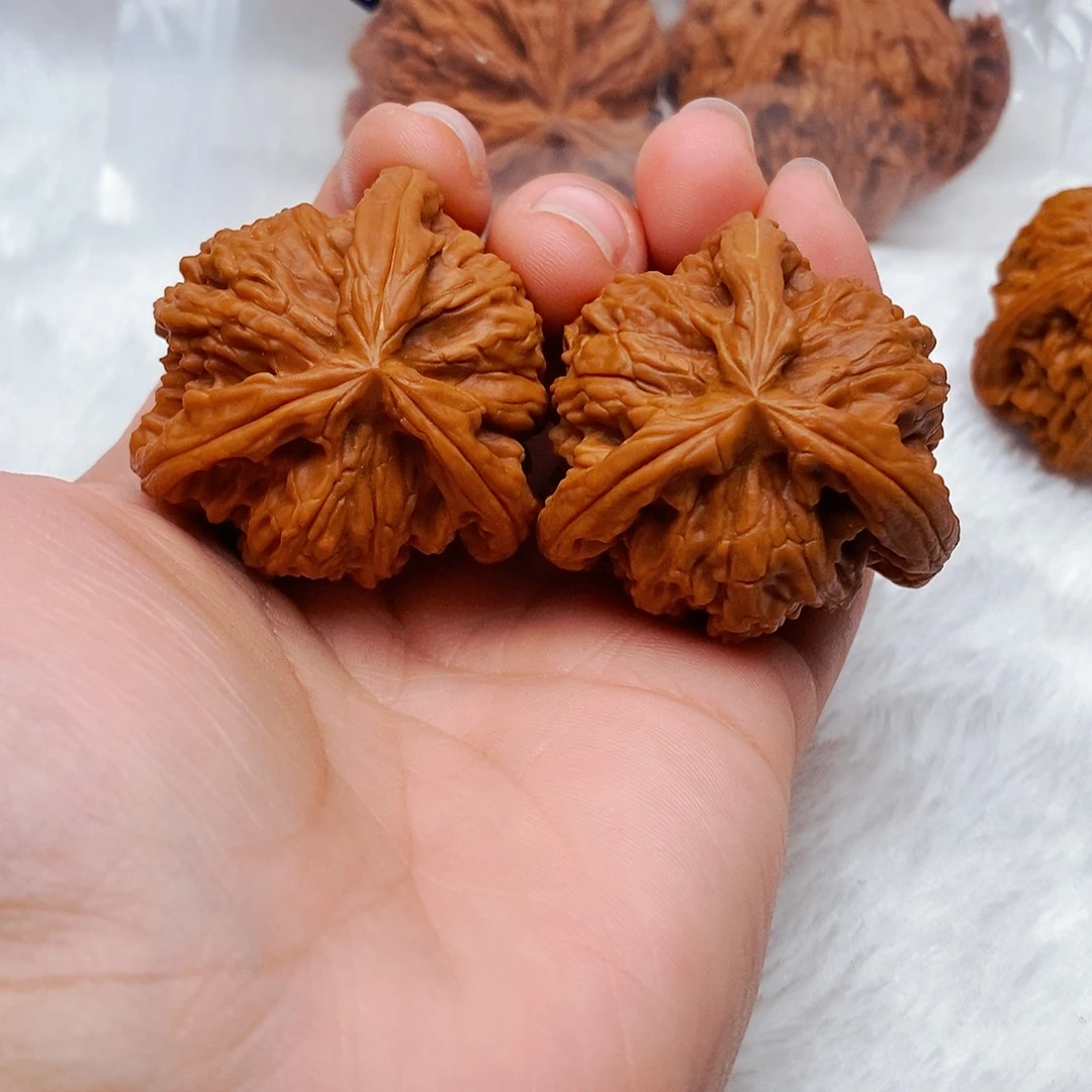 温***人文玩核桃吊坠三棱