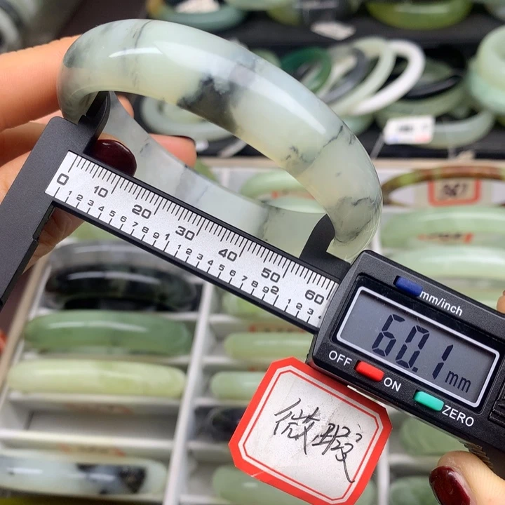 蛇纹石玉未镶嵌手镯367