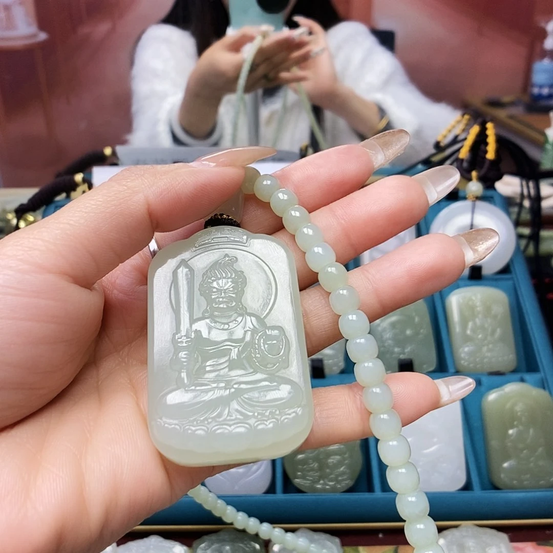 和田玉颈饰未镶嵌是**呀