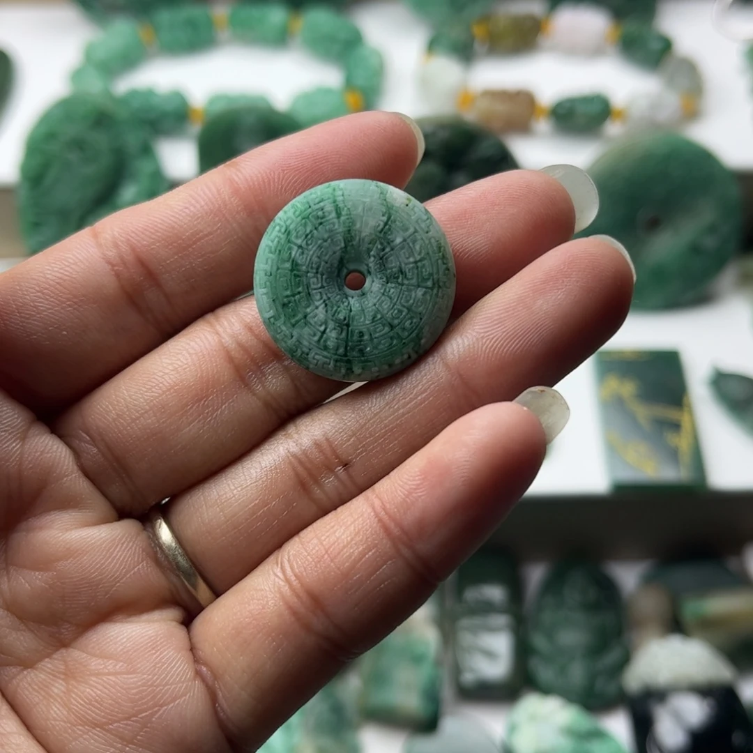 独山玉未镶嵌挂件