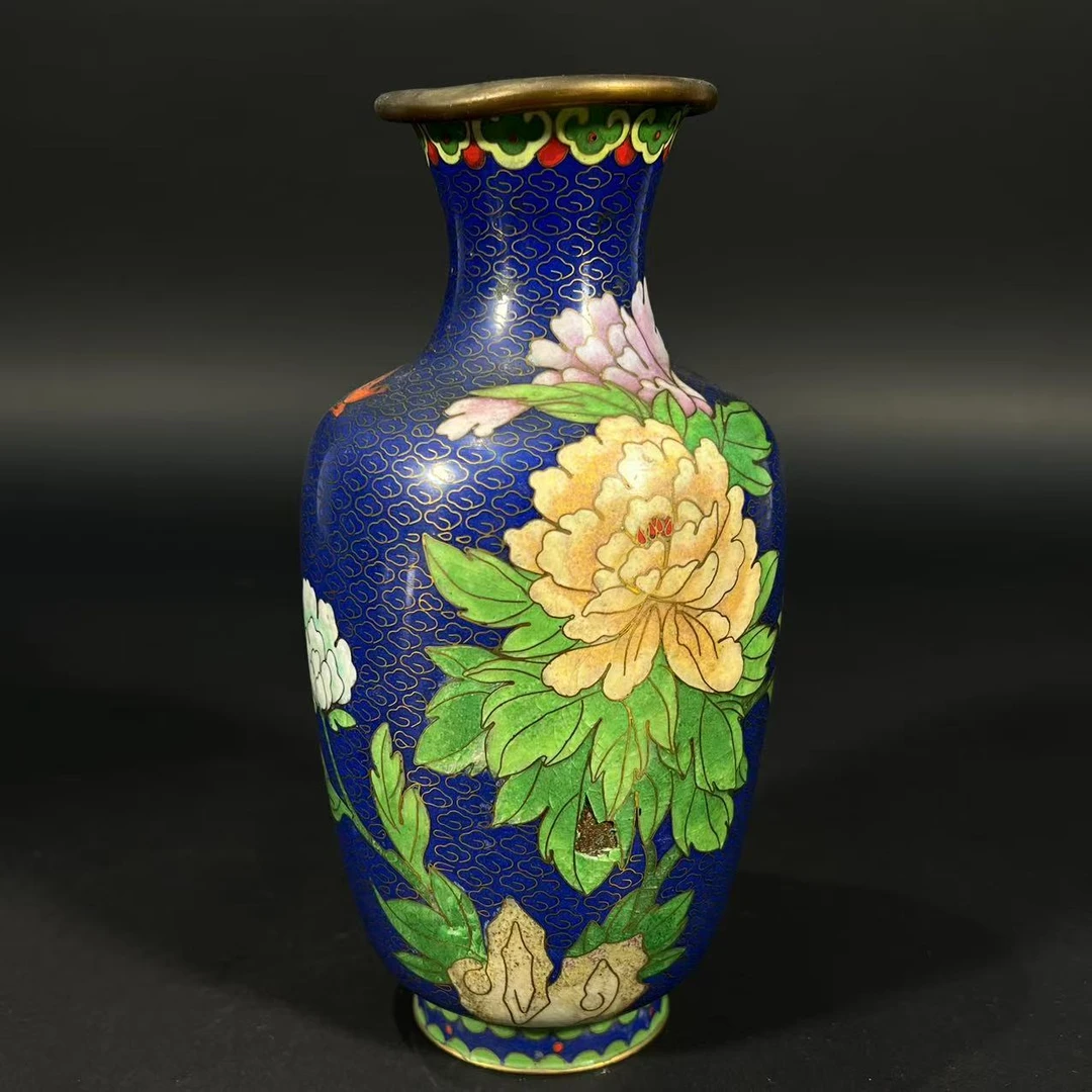 Lot27:   景泰蓝花卉纹瓶