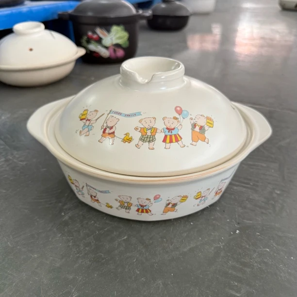 景德镇珍宝砂锅2570米白彩色小熊