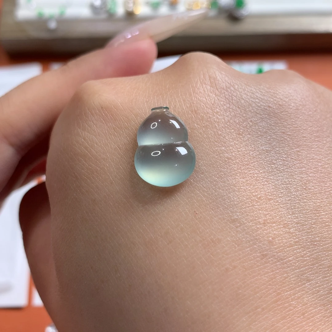 翡翠未镶嵌颈饰蓝底葫芦