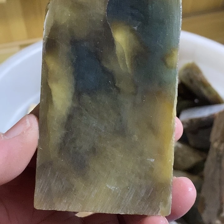 勿***恋蛇纹石玉未镶嵌摆件