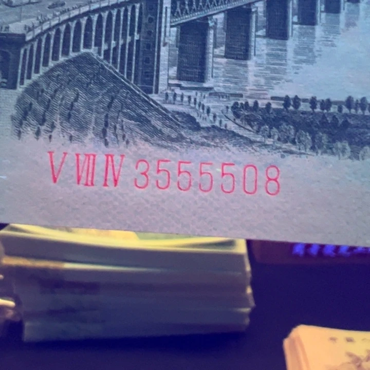 践***者自尊红翡翠特强荧光