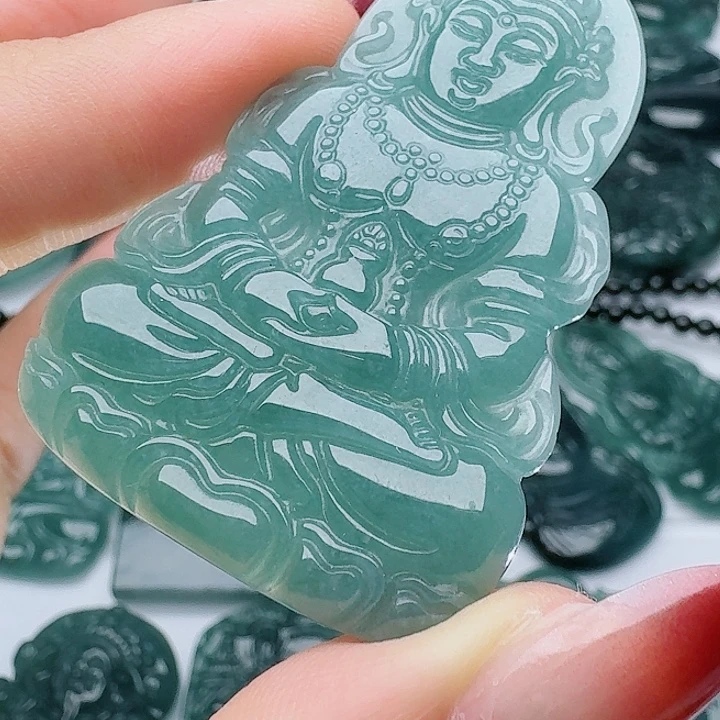 颈饰未镶嵌翡翠天然的A货翡翠多样性发其一