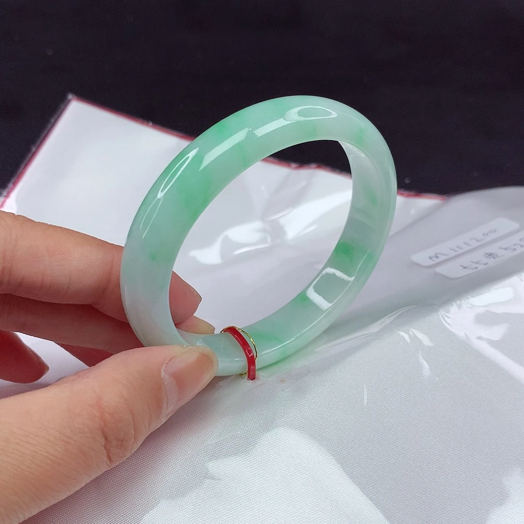 翡翠手镯未镶嵌55圈贵妃200