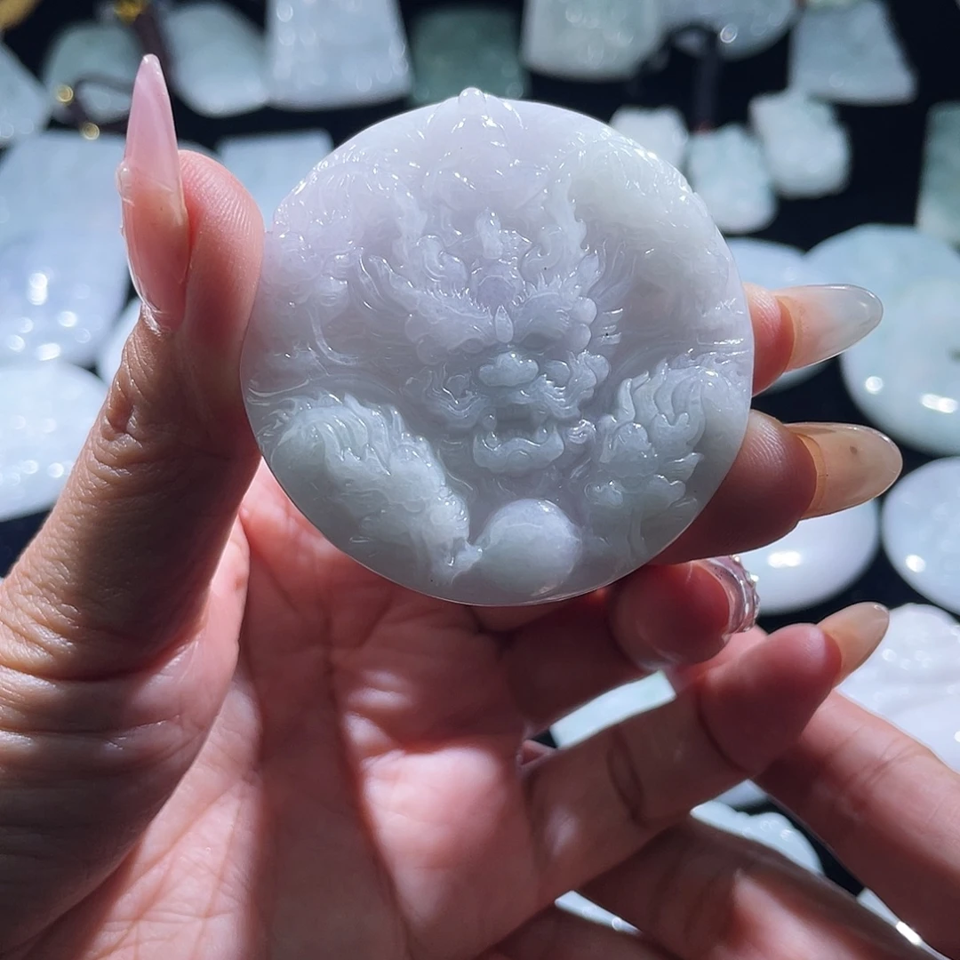 翡翠未镶嵌颈饰九龙