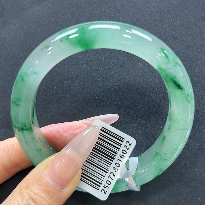 未镶嵌手镯石英质玉（非洲翠）