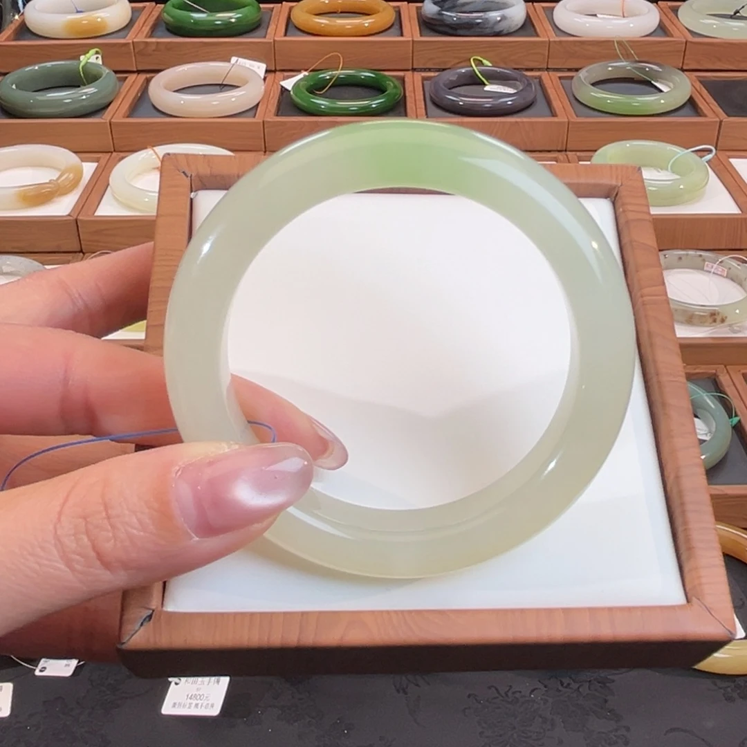 和田玉未镶嵌手镯  冰翠