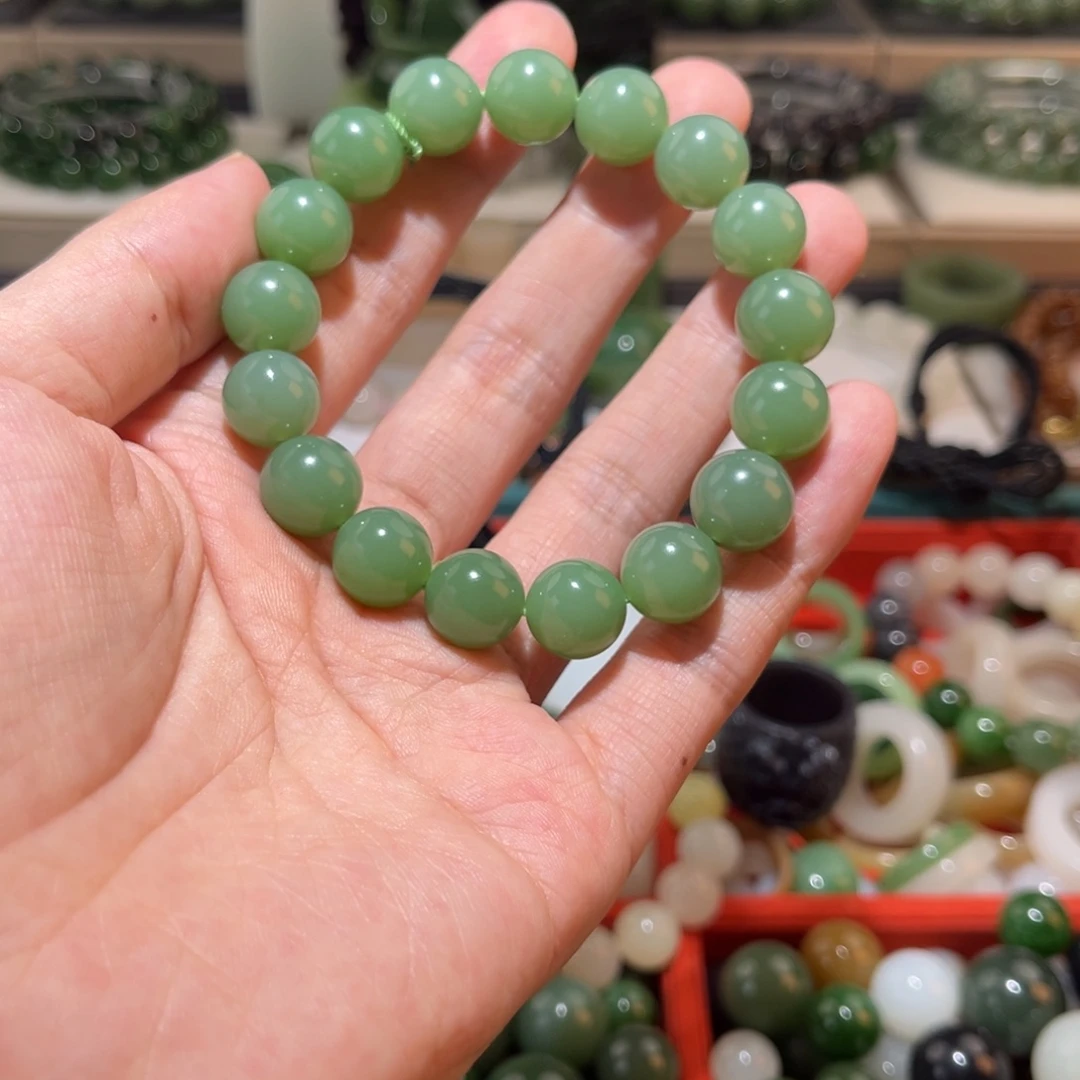 夏***果和田玉未镶嵌颈饰卡12粉绿手串17颗无色飘