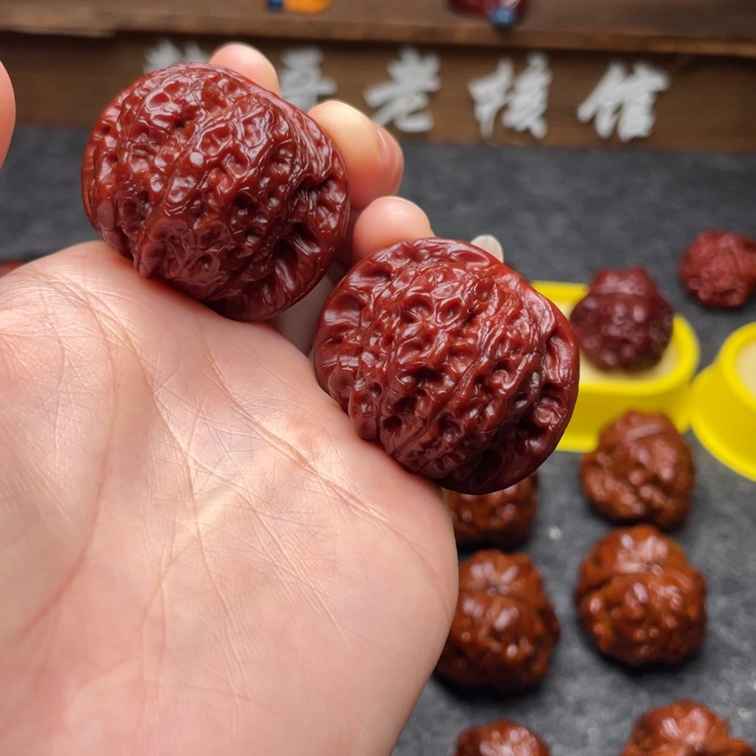 文玩核桃吊坠文玩核桃 手把件 血麒麟 40