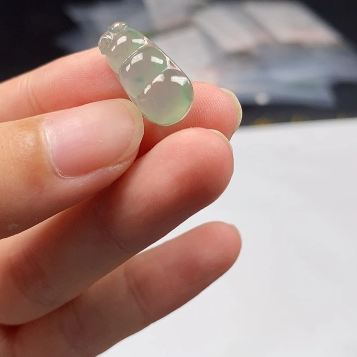 依***依翡翠未镶嵌颈饰翡翠挂件