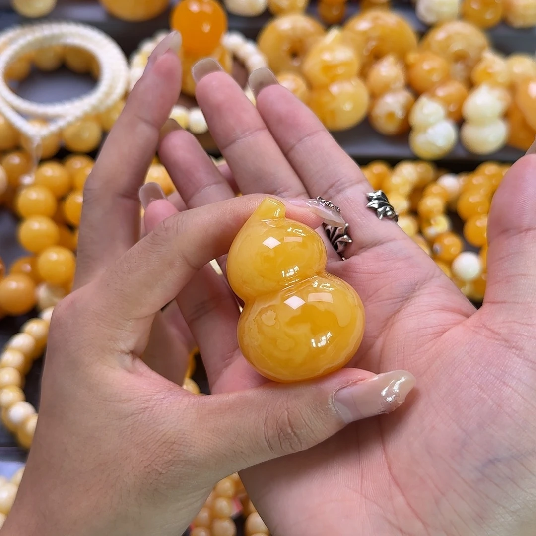 蜜蜡未镶嵌珠宝奇石