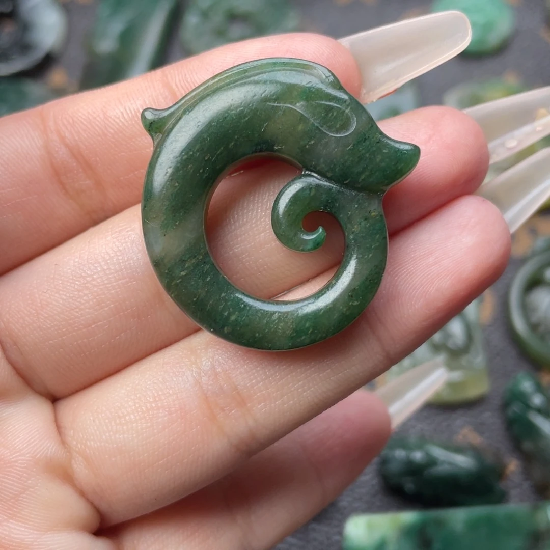 独山玉未镶嵌颈饰