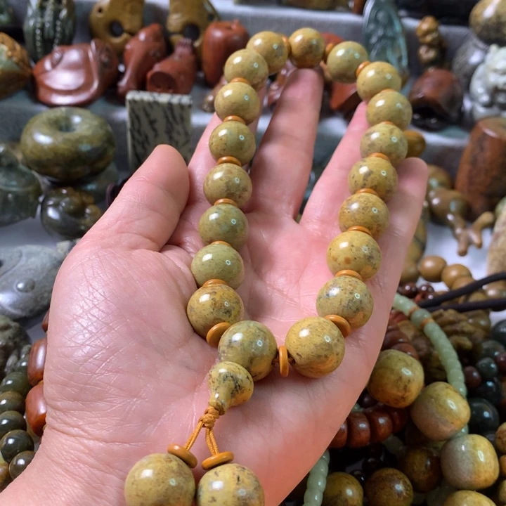 未镶嵌岫岩河磨玉（透闪石质玉）把件