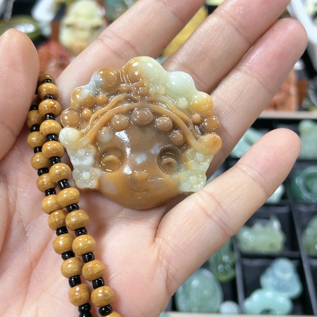 蛇纹石玉颈饰合金