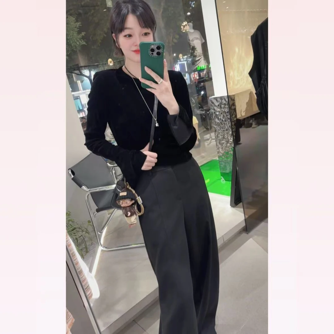 春苗女装    圆领丝绒上衣 （垫肩可拆可装）   秋款时尚设计感